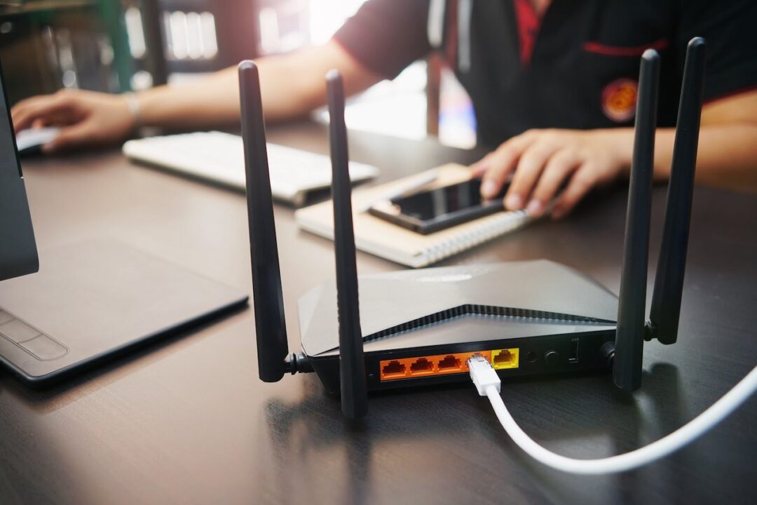 Installation Box Internet, Fibre et Répéteurs WiFi : No Panic optimise votre installation à Vannes, Arradon, Baden, Auray, Le Bono, Ploeren, Plougoumelen