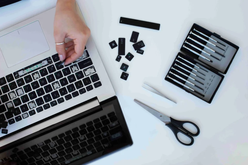 Remplacement Clavier PC Portable : Remplacement Standard ou Changement de "TopCase"