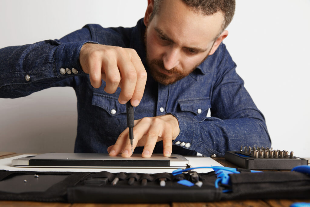 Remplacement Clavier PC Portable : Nettoyage après dégât des eaux et Désoxydation